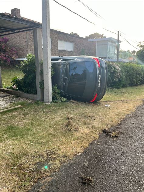 Las fotos de cómo quedó el auto de Anto Pane tras el。